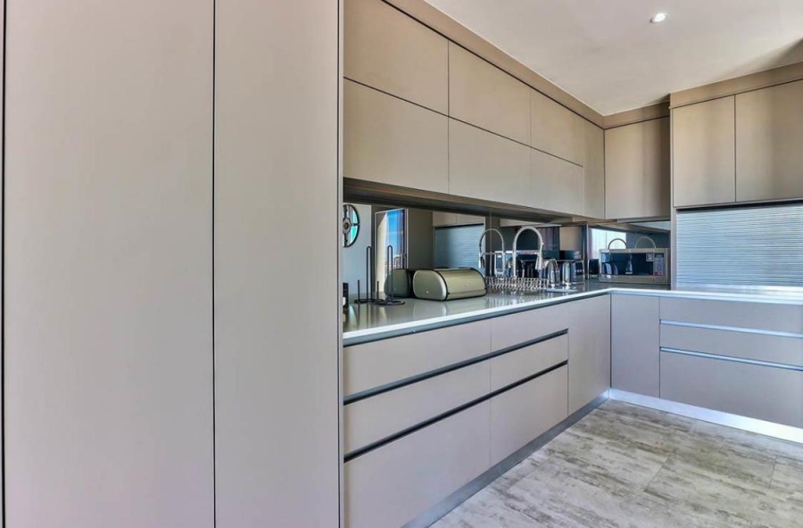 4 Bedroom Property for Sale in Bloubergstrand Western Cape